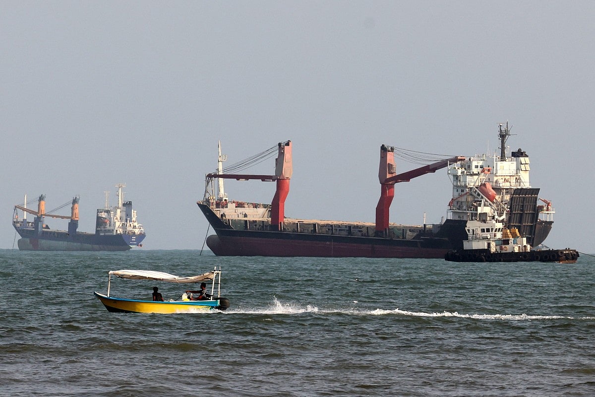 Saudi Arabia holds Iran responsible for Strait of Hormuz tanker attacks as Arab League condemns escalation; Kpler reports just 13 vessels crossed Thursday