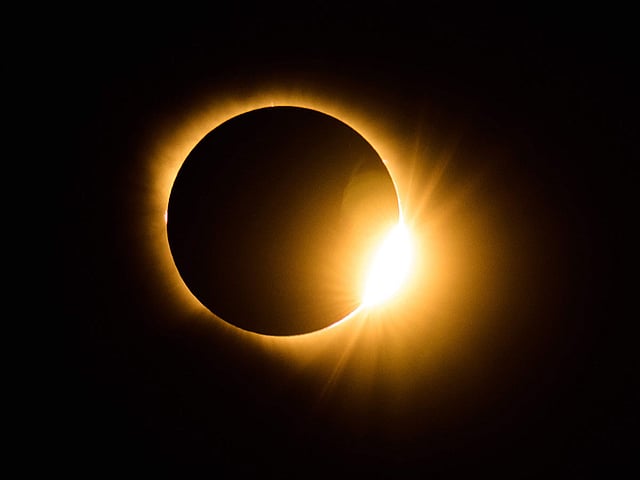 Solar eclipse crosses Europe, with totality visible in Spain, Portugal