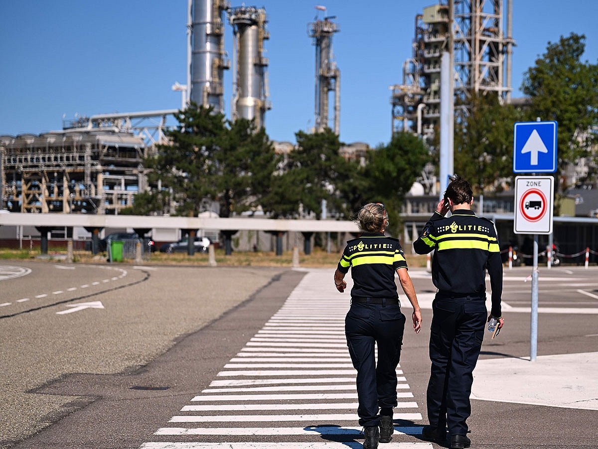 One Dead, Several Injured in Rotterdam Port Refinery Explosion at ...