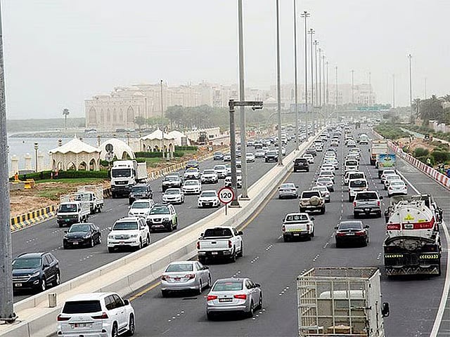 Abu Dhabi Traffic Report: Congestion on Key Routes, Lane Closure on E11 ...