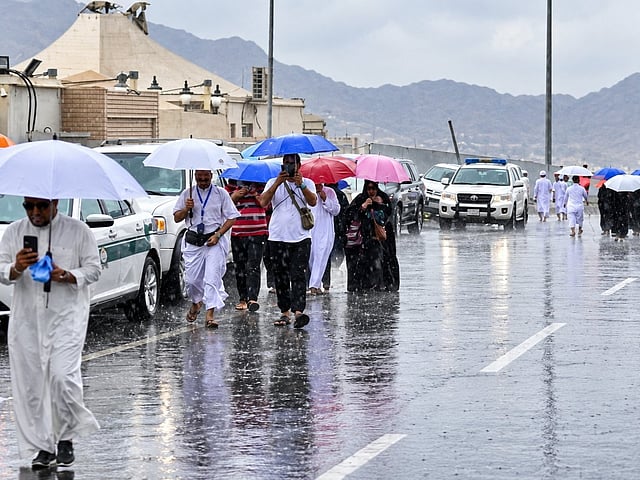 Saudi Arabia issues thunderstorm red alerts as heavy rain and flash ...