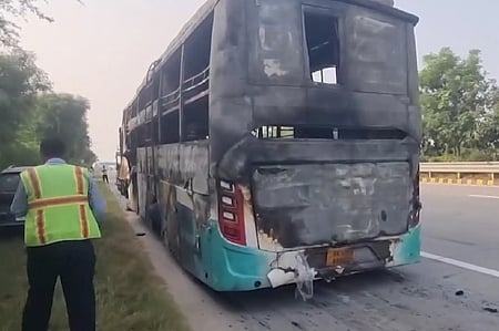 India Bus Fire on Yamuna Expressway: Passengers Warned of Burning Smell ...