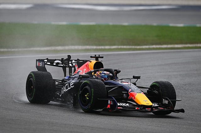 Verstappen storms to Bahrain GP win