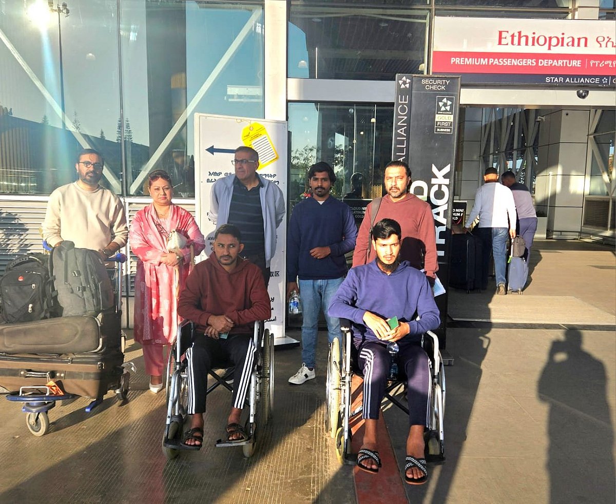 Pakistan Repatriates Injured Crew and Remains of Sailors After Somali ...