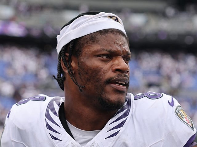 Lamar Jackson Injury Update: Ravens QB Leaves Game in Walking Boot, MRI ...