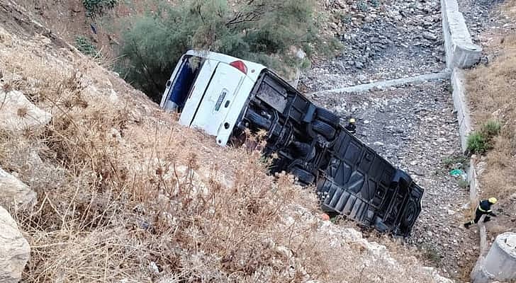 One Dead, 40 Injured as Bus Overturns on Airport Road in Jordan