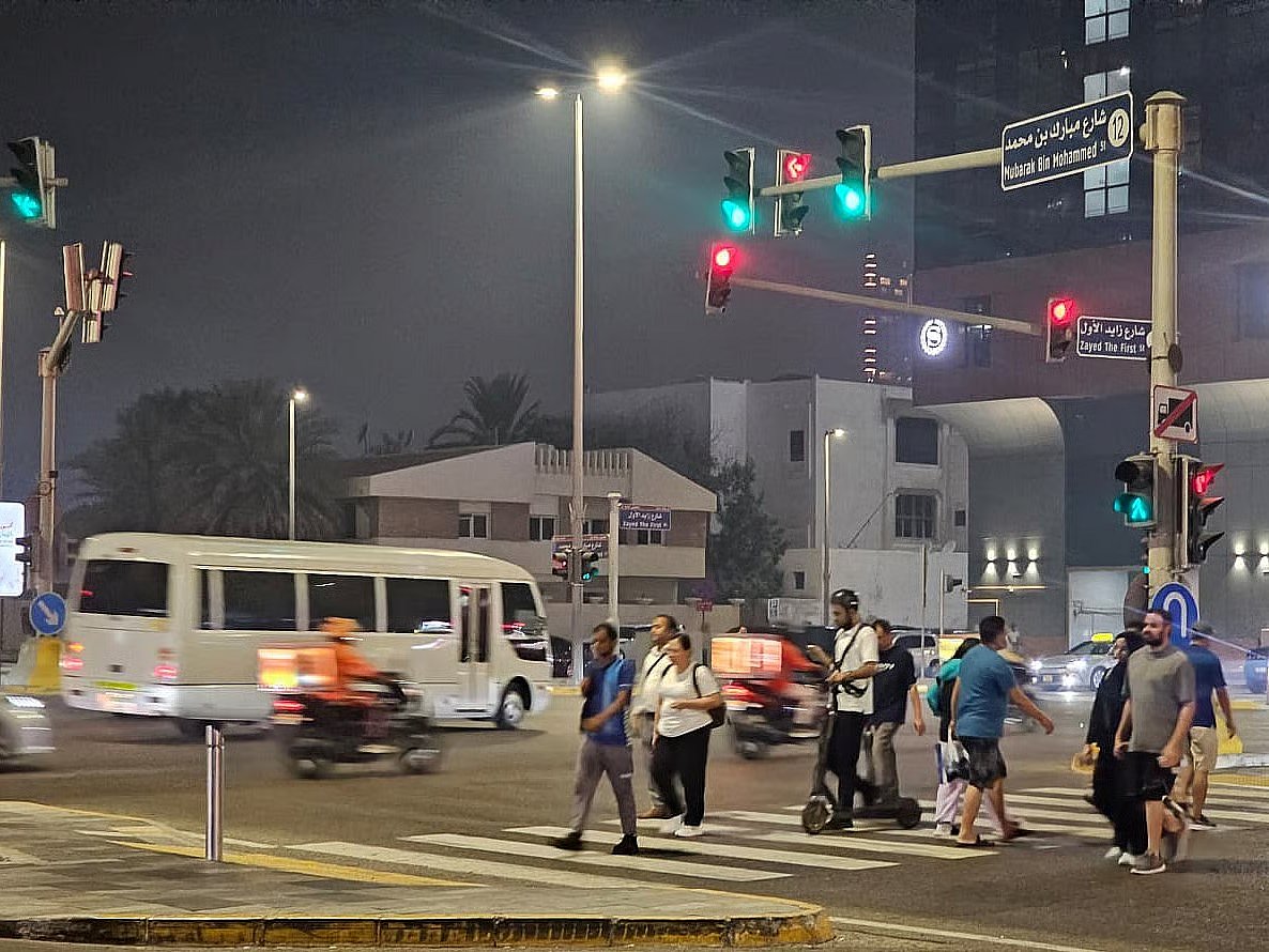 Navigating Abu Dhabi on foot: The gap between proximity and accessibility