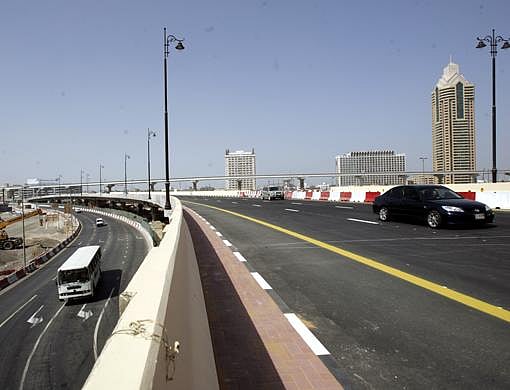 Dh2.1b contracts signed for new 62-km Abu Dhabi-Dubai Road