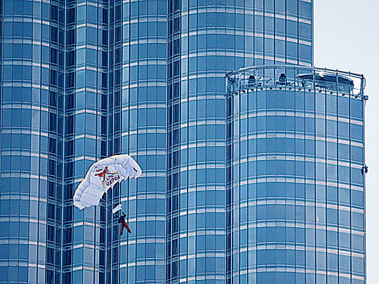 Base jumper leaps off Burj Khalifa