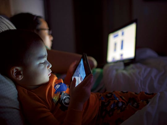 Do mobile devices promote distracted parenting?