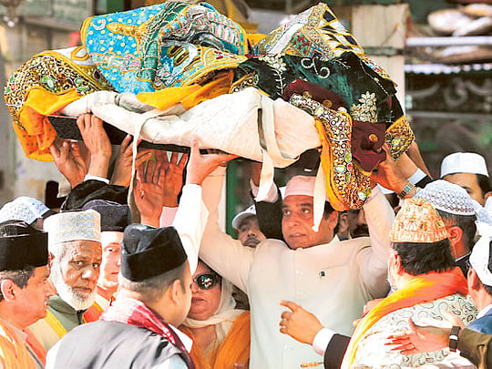 Pakistani PM Ashraf prays for peace