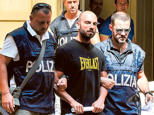 Italian police launch sweeping anti-mafia raids