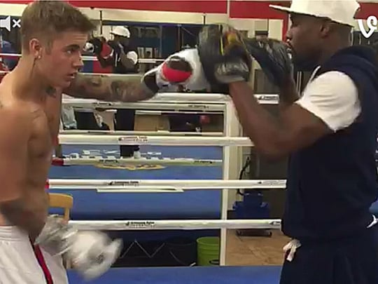 Justin Bieber’s boxing lesson from Mayweather