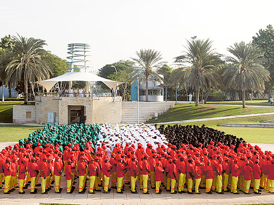 1,000 expats create human flag of UAE