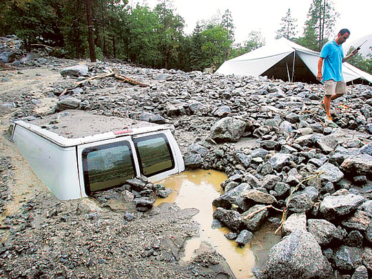 1 dead, thousands stranded in California storms