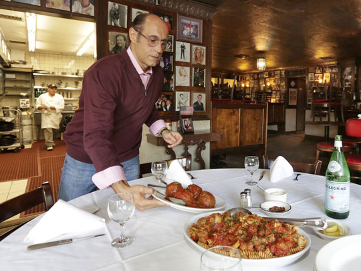 Rao’s cookbook serves up spicy anecdotes with the meatballs