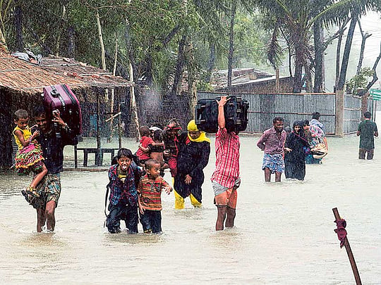 Thousands homeless in cyclone-hit Bangladesh
