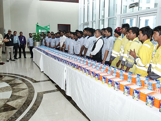 Dubai Police distribute meals to workers
