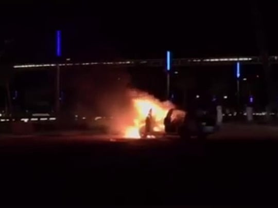 Video: Car on fire near Dubai Canal