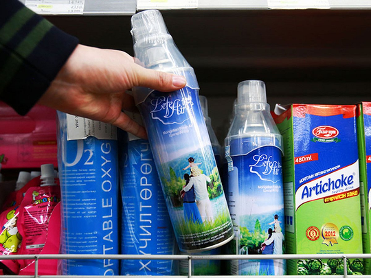Mongolians sip 'oxygen cocktails' to cope with smog