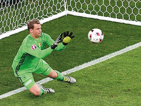 Neuer on the Bayern bench for Cup final