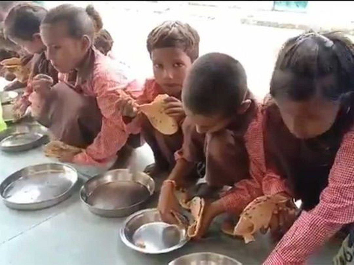 Kid Eating Roti Indian journalist who filmed kids eating salt-roti booked for cheating ...