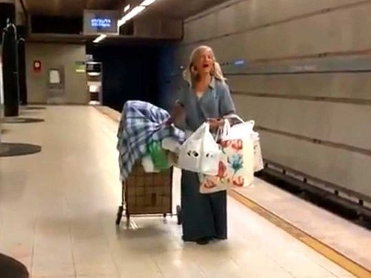 Watch video: Homeless woman sings opera in Los Angeles metro
