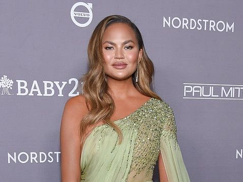 Chrissy Teigen pays tribute to late son a year after miscarriage(01)