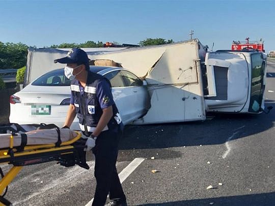 Watch! Tesla on autopilot crashes into overturned truck