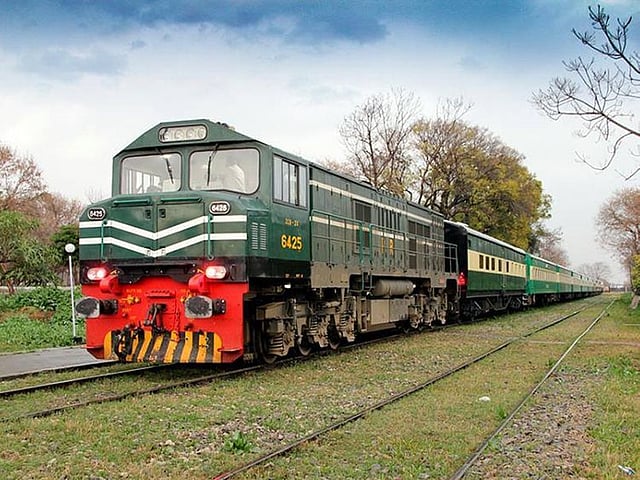 Pakistan Railways set to restore Multan-Karachi train from June 1