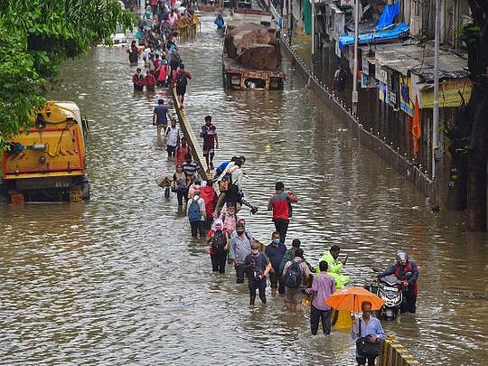 India: Rains wreak havoc in Mumbai, toll rises