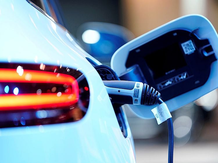 UAE Electric Vehicle Buyers Face Infrastructure and Resale Value Hurdles