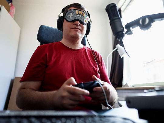 Blind video game champion takes on Twitch audience
