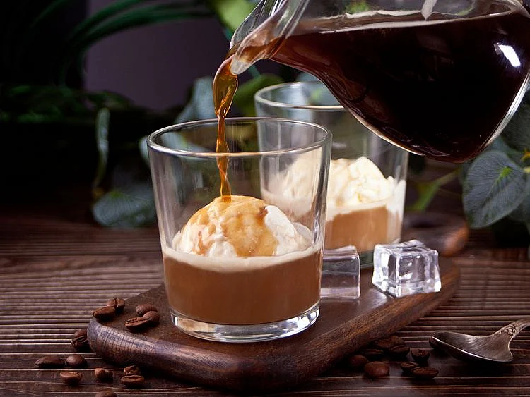 コーヒー OMOi KO MANDY affogato al caffe flavor Ninja Creami Hazelnut Affogato with SKOR bar - YouTube