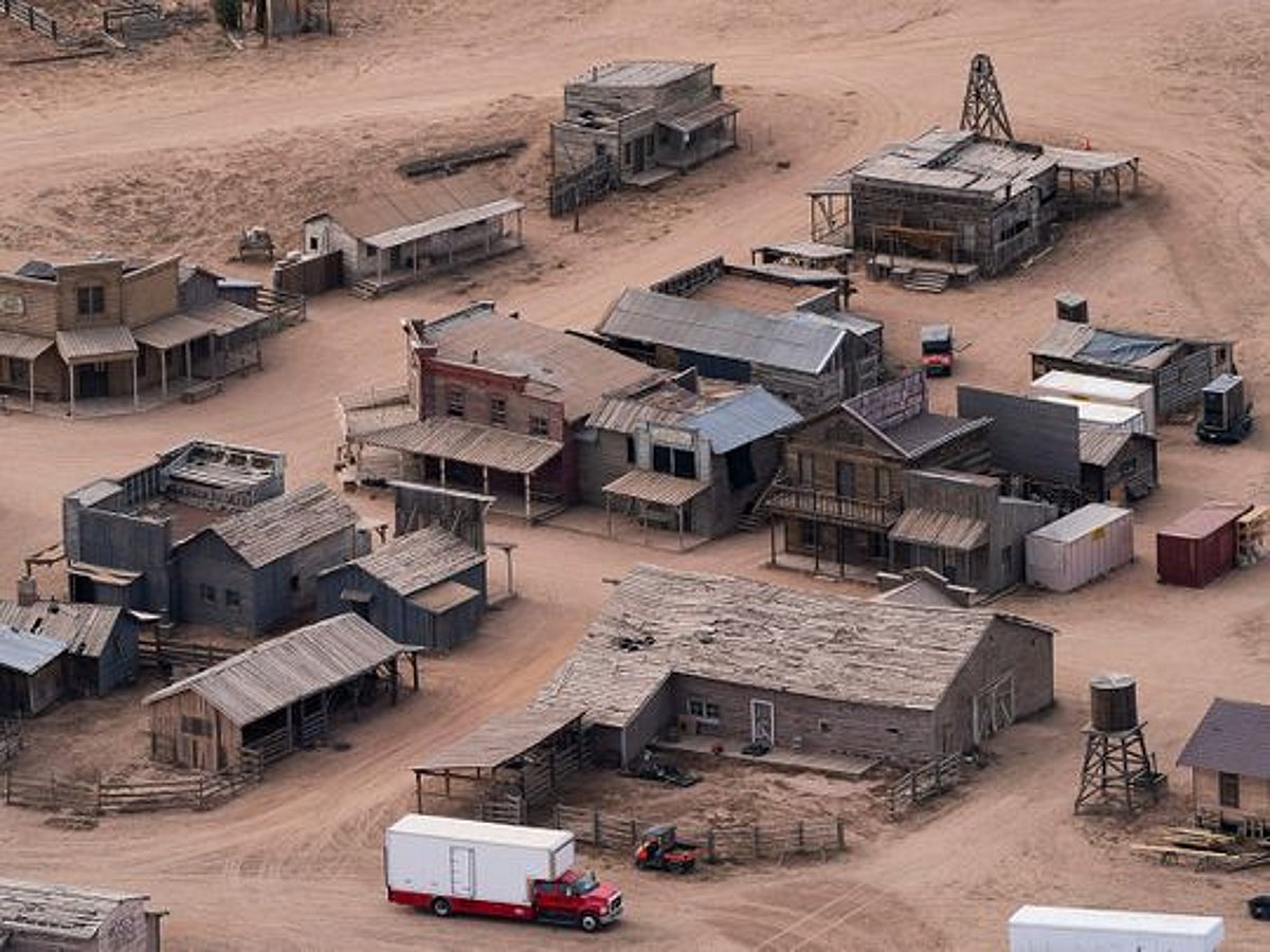 'Rust' weapons handler stands trial for on-set shooting by Alec Baldwin