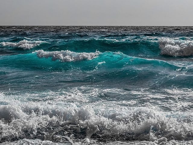 Weather Alert Dubai: Police Warn Against Sea Activities Amid Unstable Foto & Idee Weather Alert Dubai: Police Warn Against Sea Activities Amid Unstable Illustration