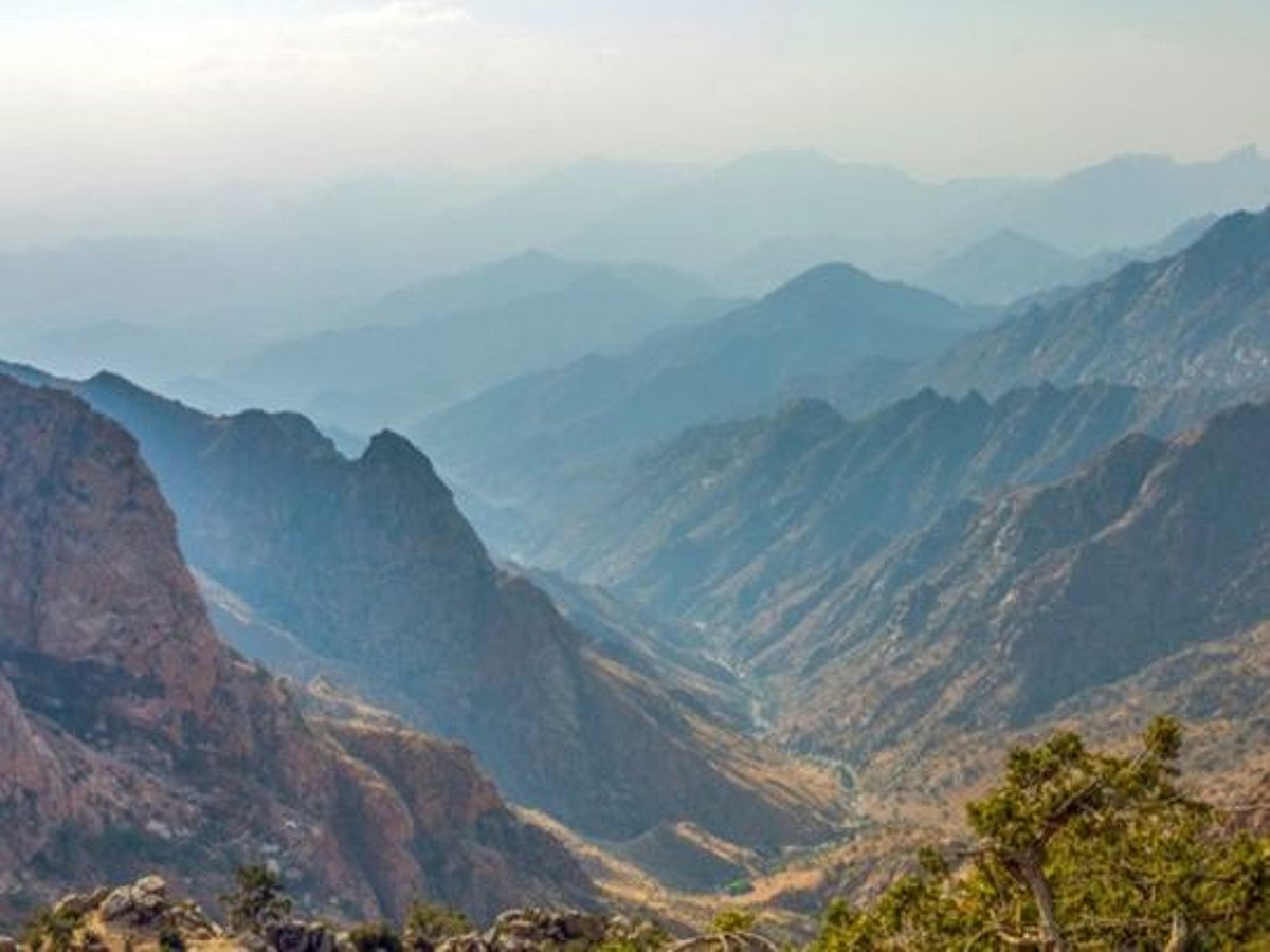 Saudi Fall Saudi Arabia: Mother, child survive Taif mountain fall