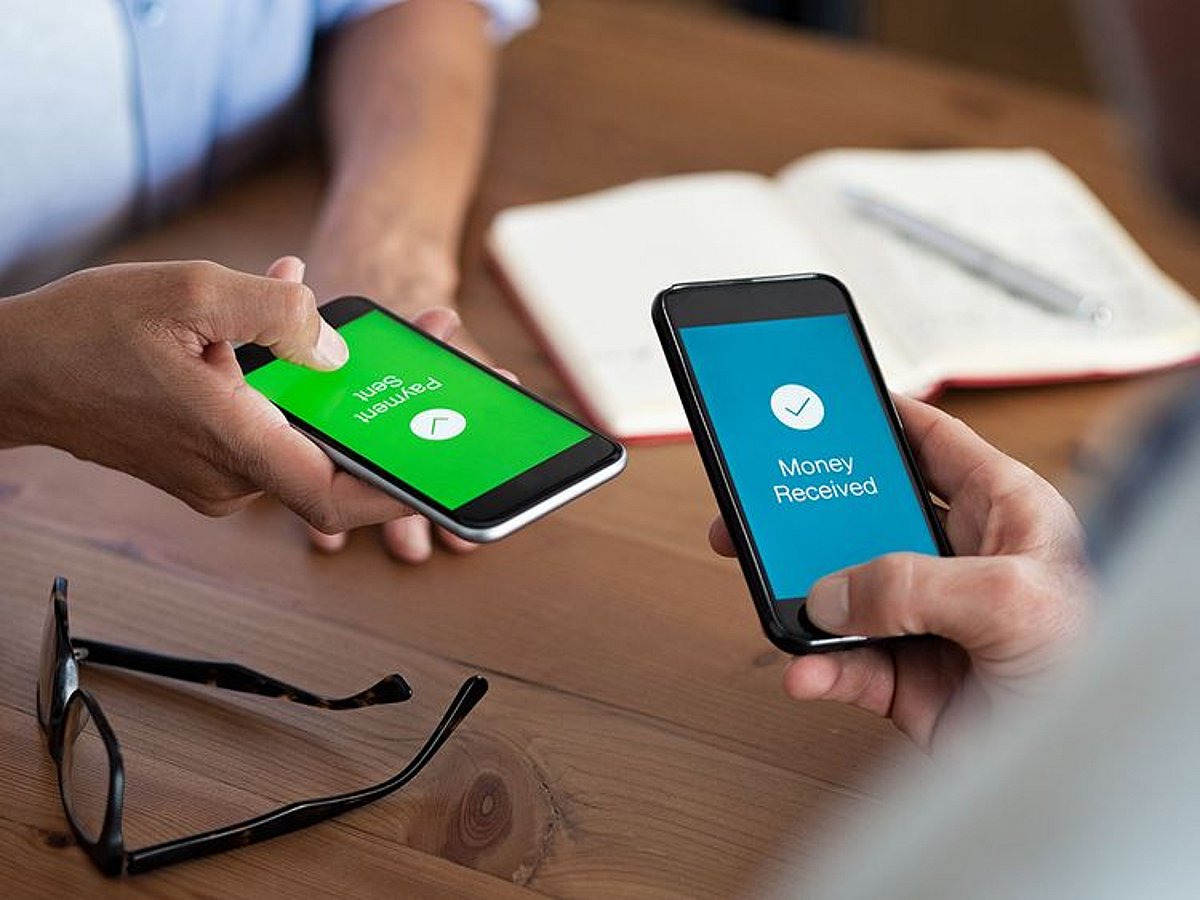 How to transfer money instantly in the UAE using just a mobile number