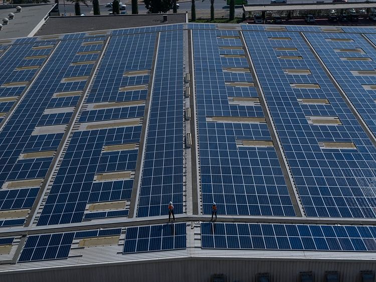 Dubai's DEWA plans to build a new solar plant
