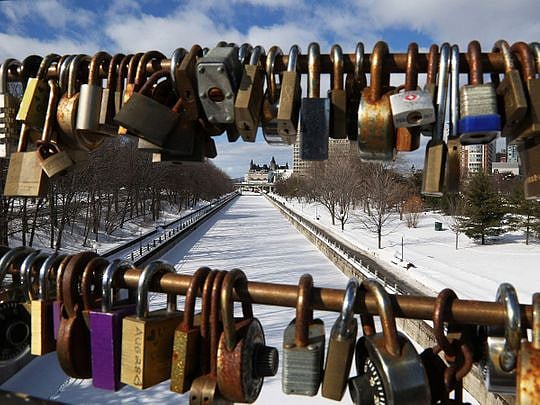 Too warm in Canada: world's largest ice rink may not open