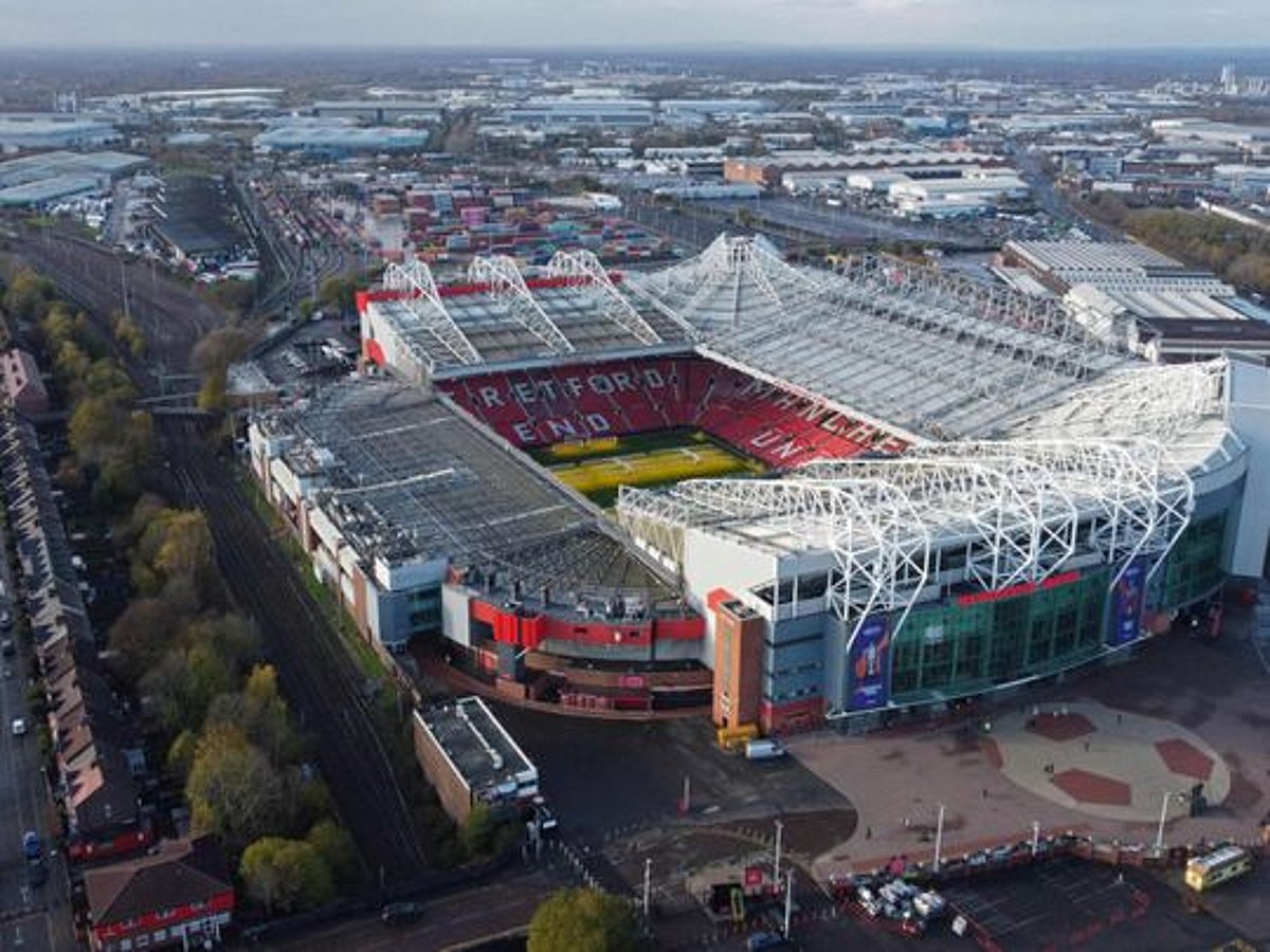 Qatar’s Sheikh Jassim submits improved bid for Manchester United