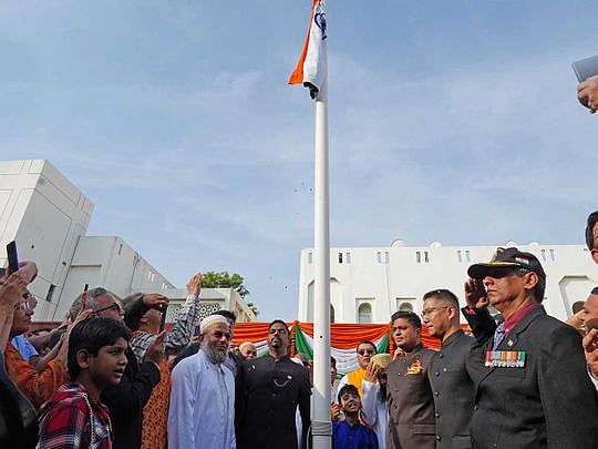 Video: Flag-hoisting, floral offerings mark India's 77th Independence ...