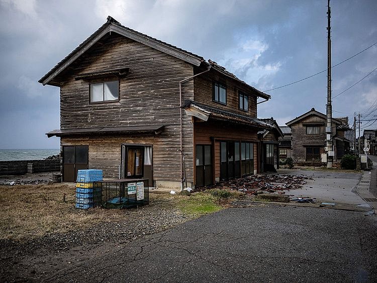 Still standing: Unique houses survive quake in Japan village