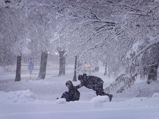 Deadly storms buffet US, leave hundreds of thousands without power