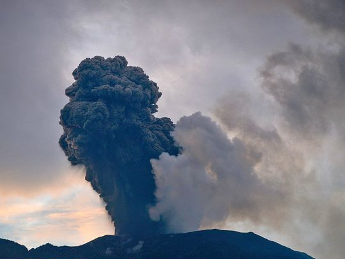 Ash clouds cover Indonesia's Java island towns as Mount Merapi erupts