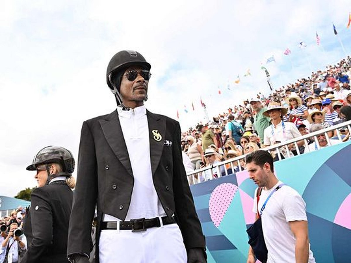 Snoop Dogg dresses up as a rider in Versailles