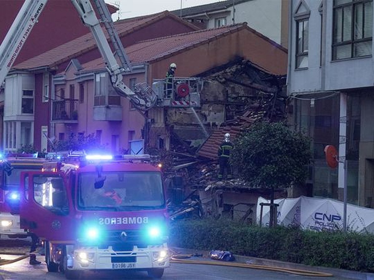 Video: Explosion in a Spanish city building kills three