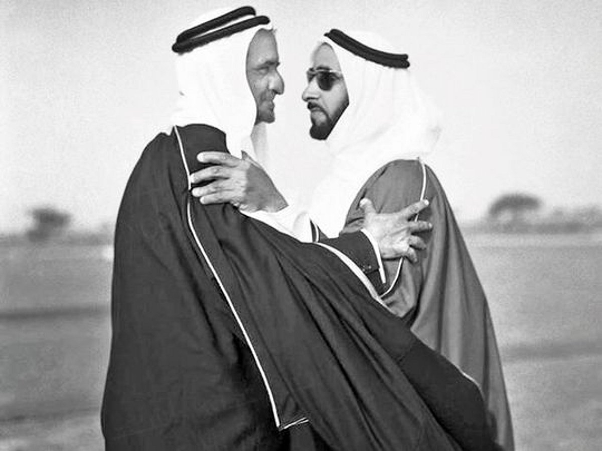 Revealed: The story behind the iconic photograph of Sheikh Zayed and ...
