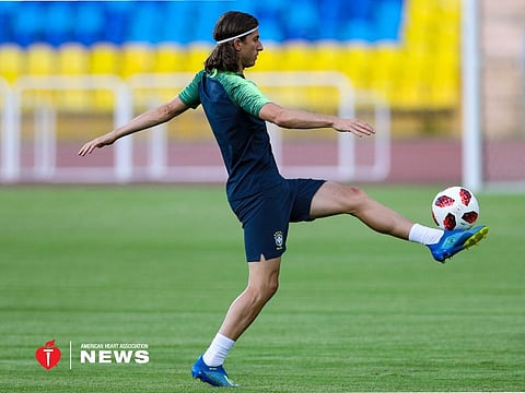 El jugador brasileño Filipe Luis entrena antes del partido entre Brasil y Bélgica por los cuartos de final de la Copa Mundial de la FIFA 2018.