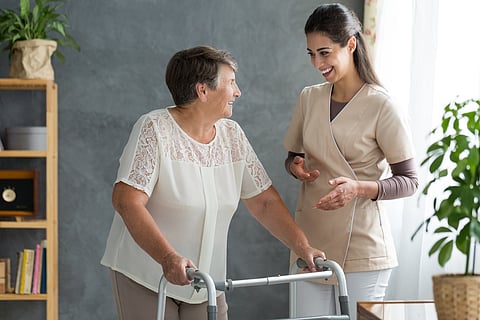Mujer con enfermedad de Parkinson